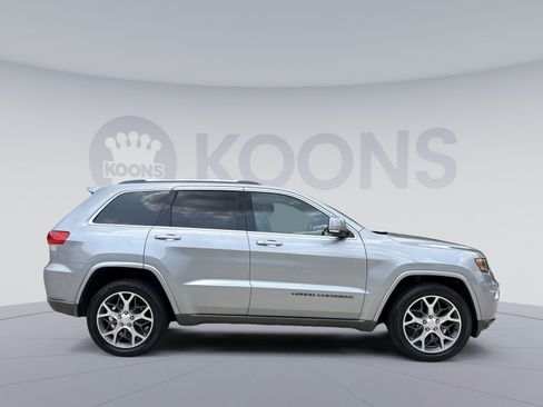 Used 2018 Jeep Grand Cherokee Limited AWD/4WD image 8