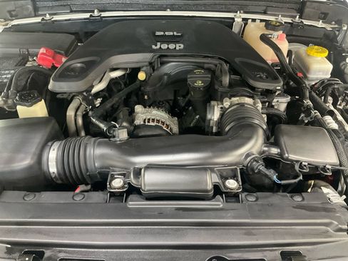 Used 2018 Jeep Wrangler Unlimited Sport S AWD/4WD image 22