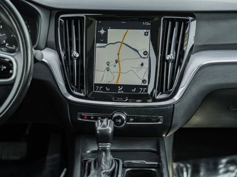 Used 2020 Volvo S60 T6 Momentum image 21