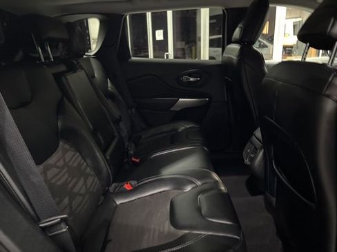 Used 2022 Jeep Cherokee Latitude w/ Sun & Sound Group image 35