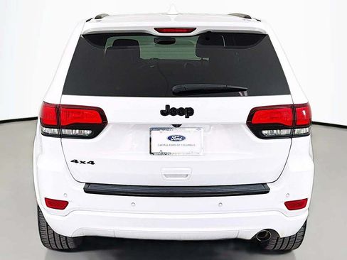 Used 2018 Jeep Grand Cherokee Altitude AWD/4WD image 12