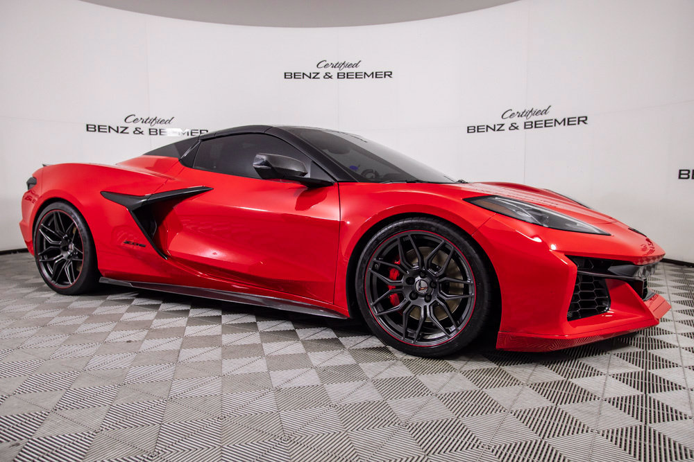 Used 2024 Chevrolet Corvette Z06 w/ Stealth Interior Trim Package RWD image 2