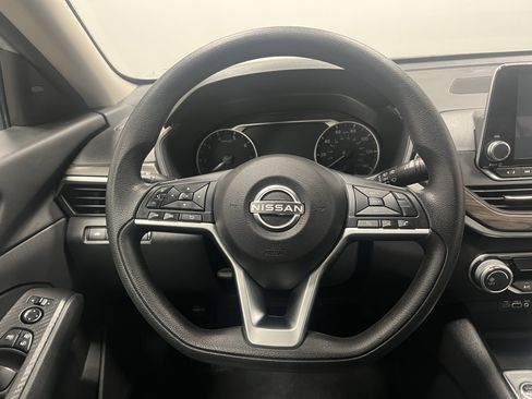 Used 2024 Nissan Altima 2.5 SV image 13