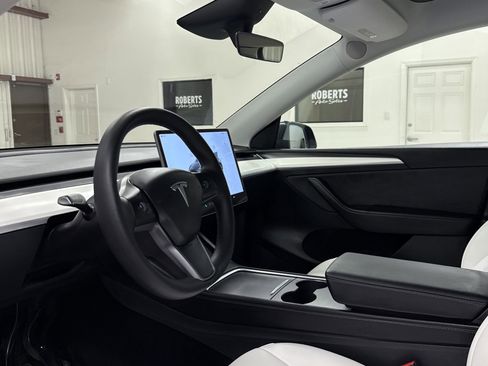 Used 2023 Tesla Model Y Long Range image 6