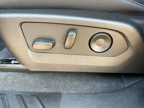 Used 2024 Chevrolet Colorado Trail Boss w/ Technology Package image 12