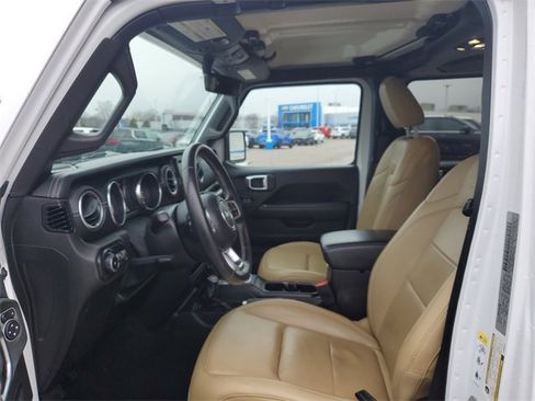 Used 2019 Jeep Wrangler Unlimited Sahara image 5