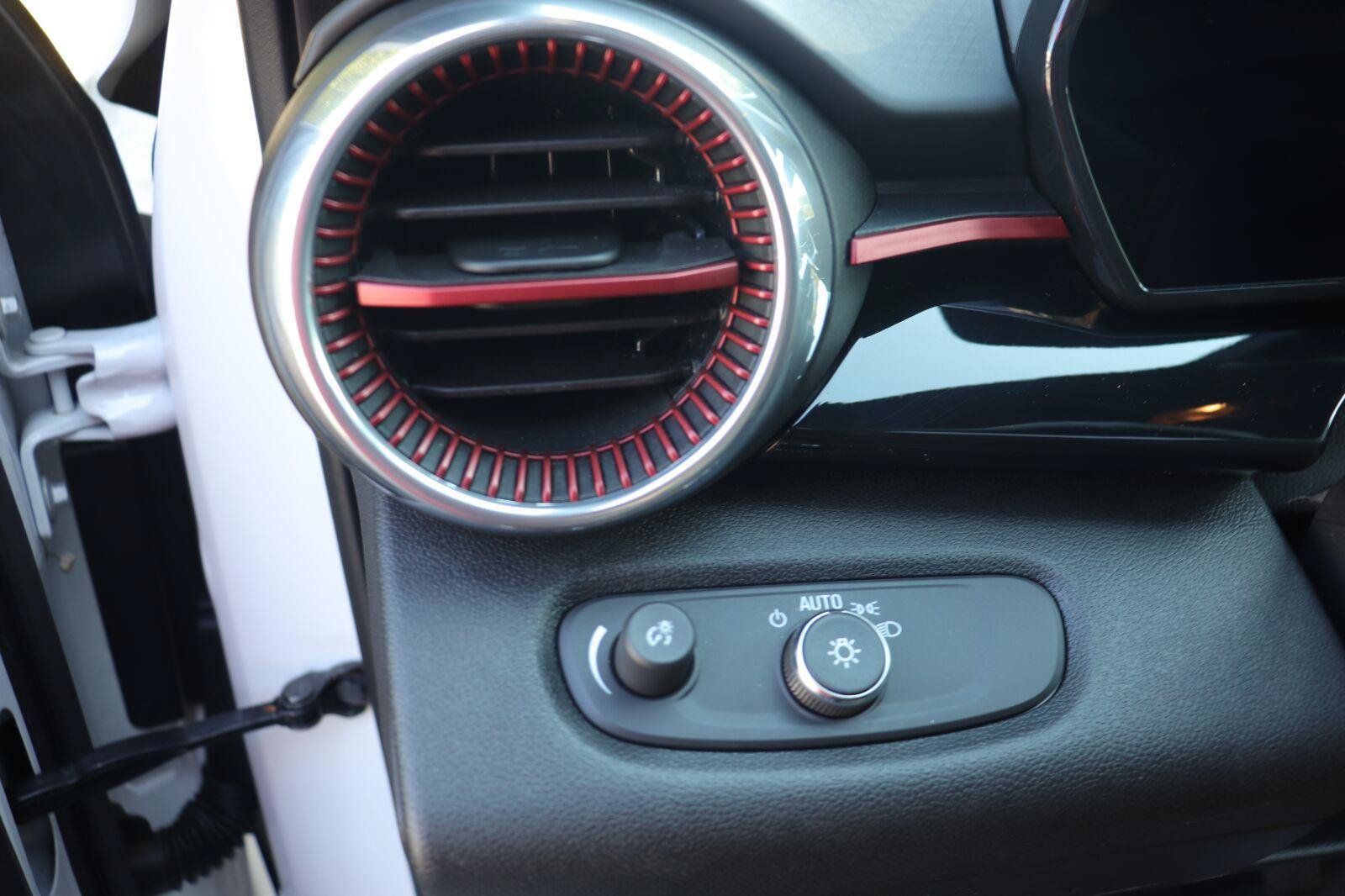 Used 2024 Chevrolet Trax RS w/ Sunroof Package FWD image 23