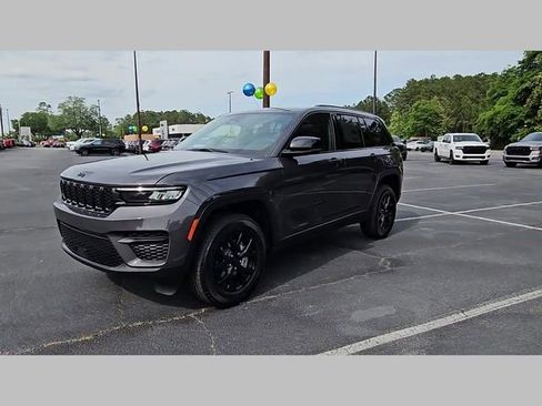 New 2025 Jeep Grand Cherokee Altitude image 22