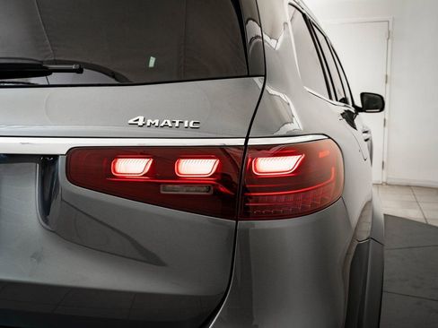 Used 2024 Mercedes-Benz GLS 450 4MATIC image 9