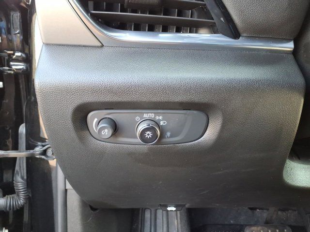 Used 2022 Chevrolet Traverse LT FWD image 16