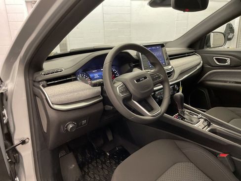 New 2025 Jeep Compass Sport image 14