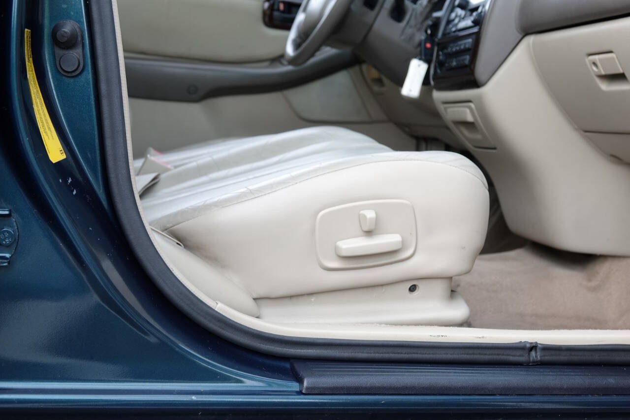 Used 1999 Toyota Avalon XLS FWD image 68