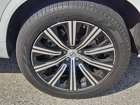 Used 2025 Volvo XC90 B6 Core AWD/4WD image 10