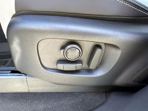 New 2026 Land Rover Discovery S image 18