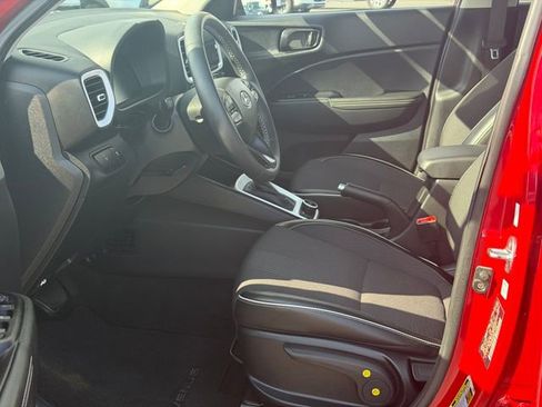 Used 2023 Hyundai Venue Limited FWD image 15