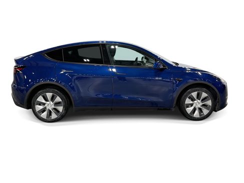 Certified 2022 Tesla Model Y Long Range AWD/4WD image 7