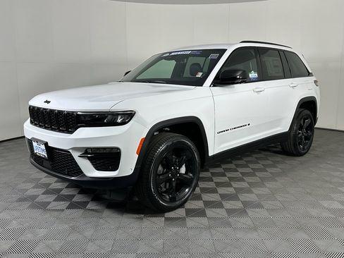 New 2025 Jeep Grand Cherokee Limited w/ Luxury Tech Group II image 16