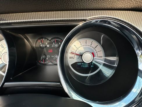 Used 2010 Ford Mustang GT RWD image 25