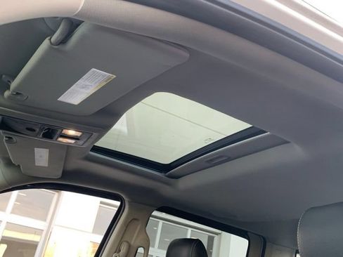 Used 2016 RAM 1500 Laramie w/ Convenience Group AWD/4WD image 9