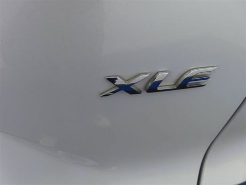 Used 2022 Toyota Corolla Cross XLE FWD image 14