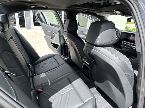 Used 2025 BMW 540i xDrive image 34