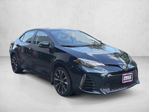 Used 2018 Toyota Corolla SE w/ SE Premium Package FWD image 3