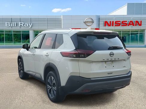 Used 2023 Nissan Rogue SV w/ SV Premium B Package FWD image 3