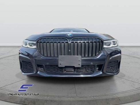 Used 2022 BMW 750i xDrive w/ Executive Package image 2