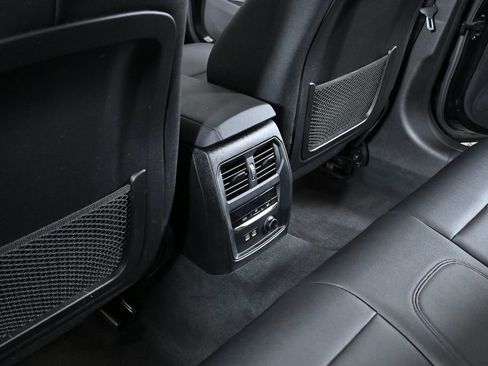 Used 2019 BMW 330i xDrive Sedan w/ Driving Assistance Package image 32