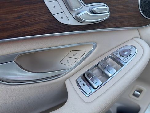 Used 2022 Mercedes-Benz GLC 300 4MATIC image 12