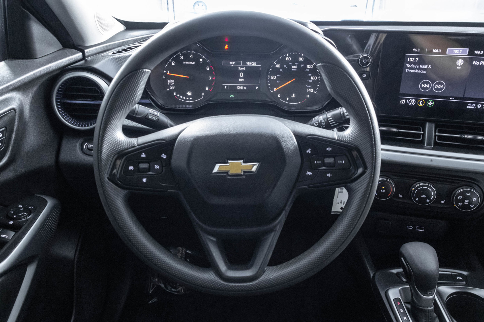 Used 2025 Chevrolet Trax LS w/ LS Convenience Package FWD image 28