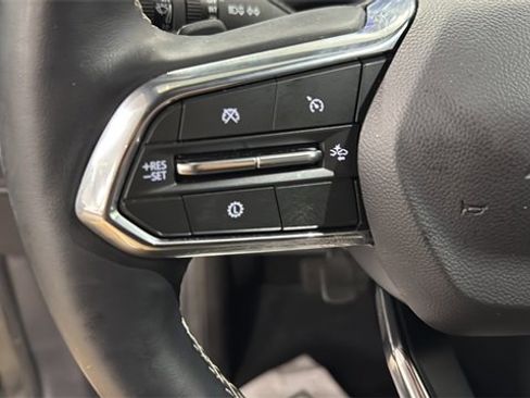 Used 2025 Chevrolet Traverse LT image 28