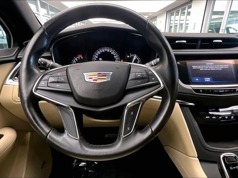 Used 2019 Cadillac XT5 FWD image 6