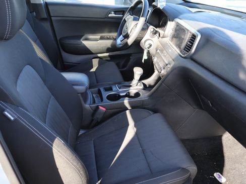 Used 2020 Kia Sportage LX image 11