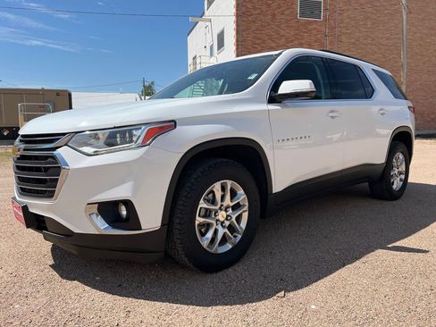 Used 2020 Chevrolet Traverse LT image 3