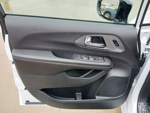 New 2026 Chrysler Pacifica Select image 11