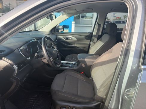 Used 2021 Chevrolet Traverse LT image 9