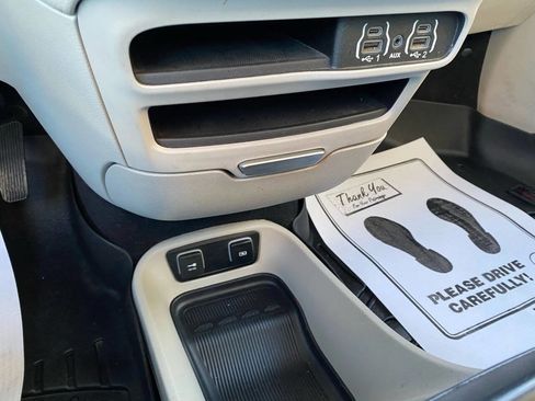 Used 2021 Chrysler Voyager Lxi image 18
