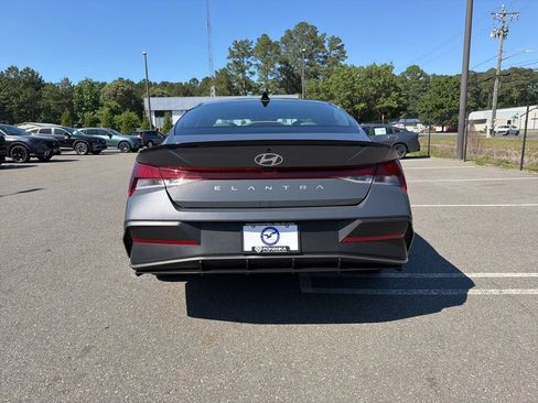 Used 2025 Hyundai Elantra Sport FWD image 6