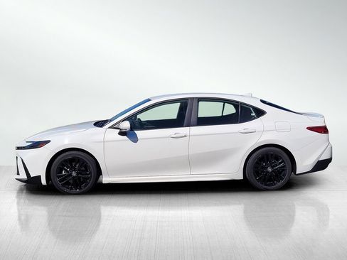 Used 2025 Toyota Camry SE image 7