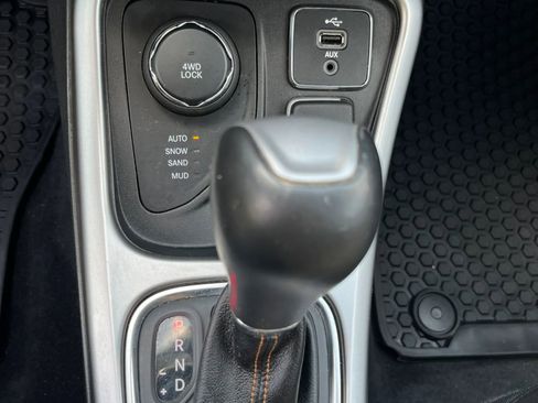 Used 2018 Jeep Compass Latitude w/ Popular Equipment Group AWD/4WD image 15