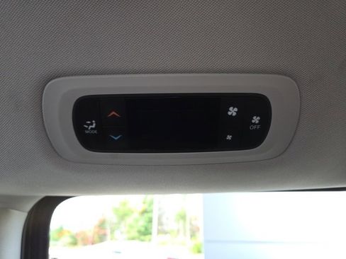 Used 2017 Chrysler Pacifica LX image 89