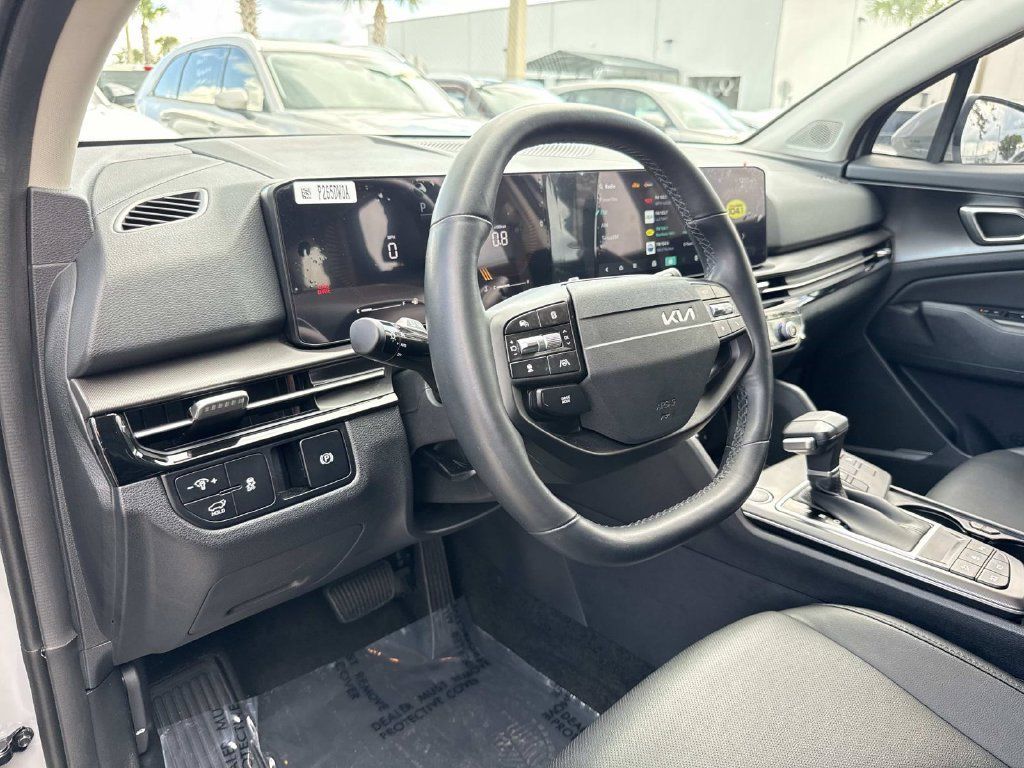 Used 2026 Kia Sportage EX FWD image 22