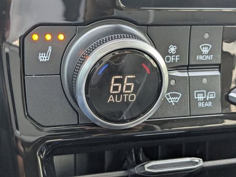 Used 2023 Toyota Highlander XLE image 22