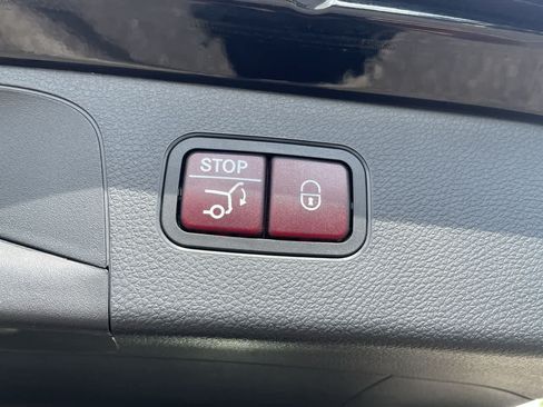 Used 2019 Mercedes-Benz GLC 300 4MATIC image 18