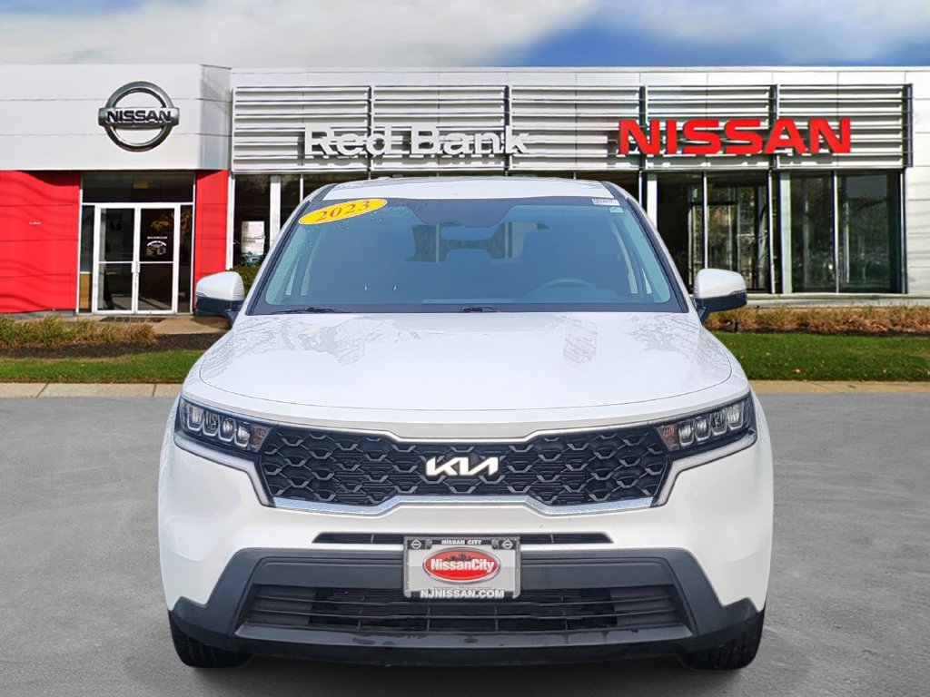 Used 2023 Kia Sorento LX FWD image 2