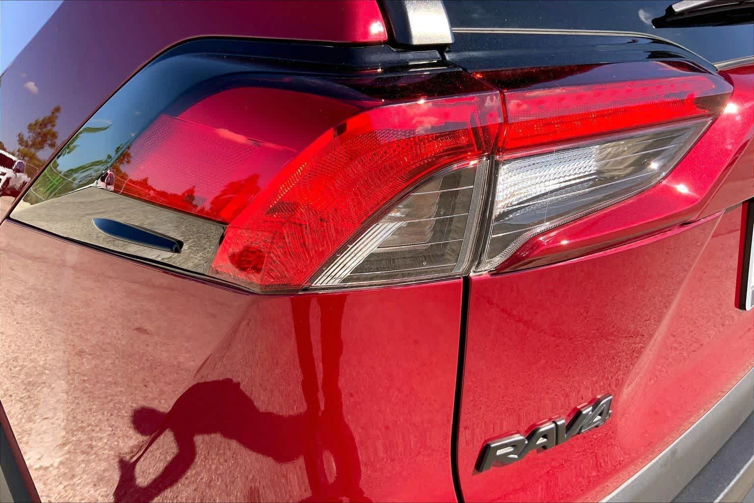 Used 2024 Toyota RAV4 XLE FWD image 28