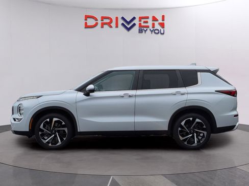 Used 2022 Mitsubishi Outlander SEL Black Edition FWD image 2