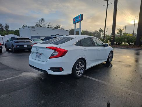 Used 2018 Honda Civic EX image 5