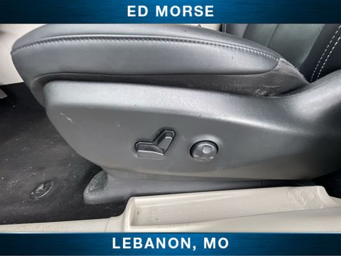 Used 2024 Chrysler Pacifica Touring-L FWD image 33